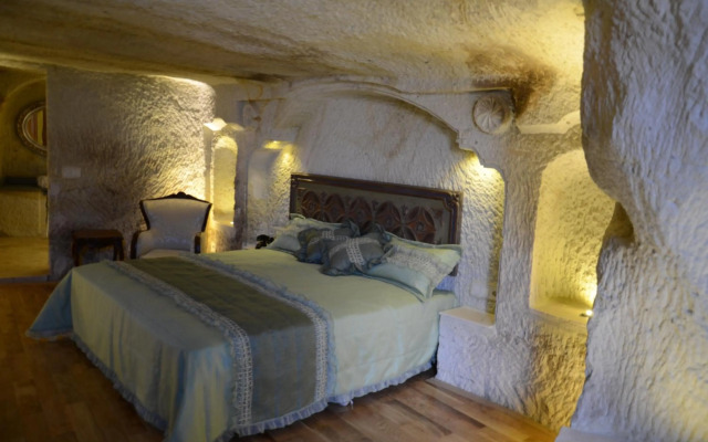 Golden Cave Suites