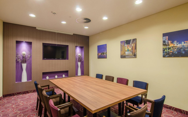 Premier Inn Duesseldorf City Centre Hotel