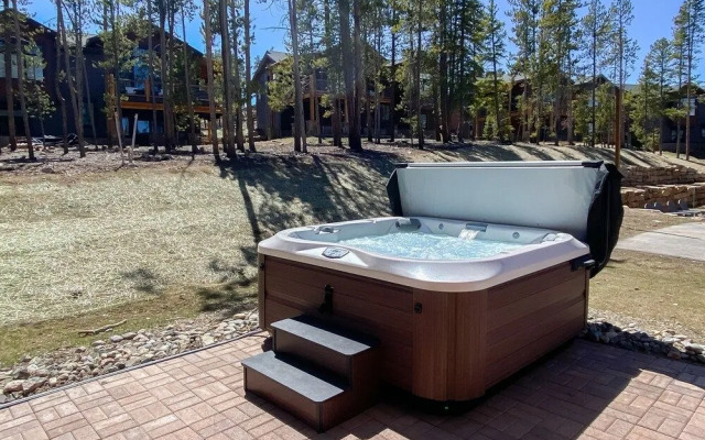 Cocoa Cabin 4 Bedroom Home by RedAwning