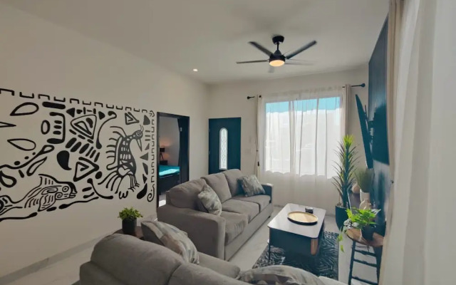 Beautiful 3bed 2bath new Home With Pool in Town