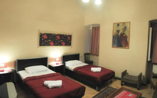 Apartment Old Street Dadiani 7
