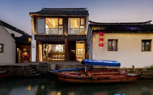 Yueyue Space Homestay (Zhouzhuang Ancient Town)