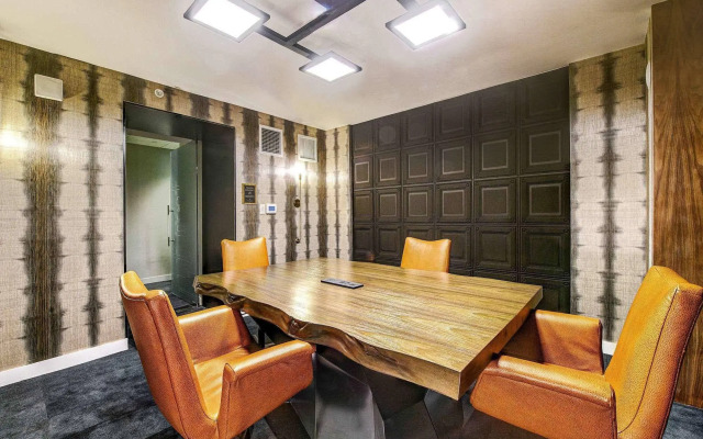 WATERMARK Baton Rouge, Autograph Collection