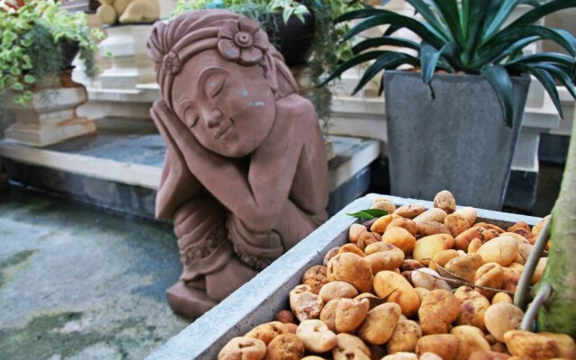 Natcha Apartment&Condo