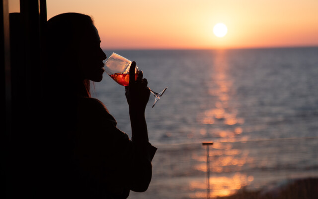 Mirazur Seafront Sunset Villa