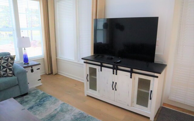 1309 Laurel Grove 3 Bedroom Home by RedAwning