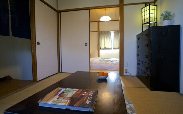 Demachi House