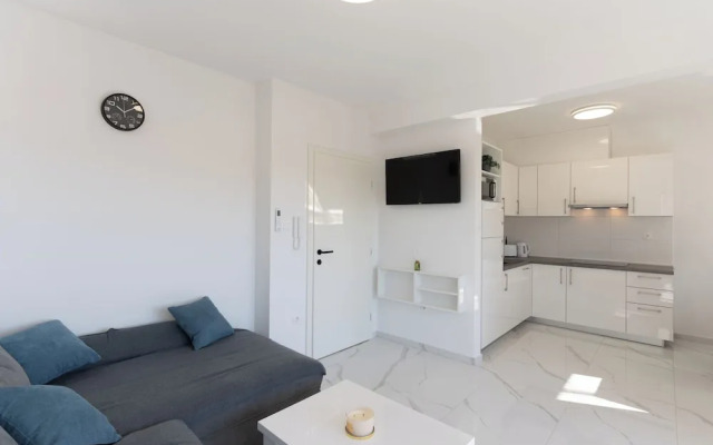Meridian Pool Residences