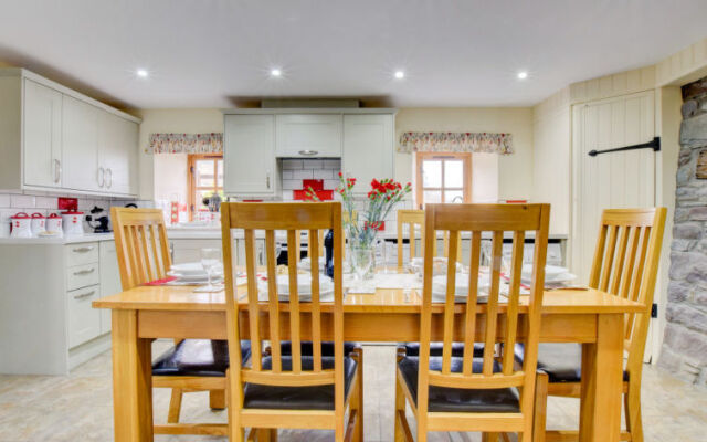 Holiday Home Bwthyn yr Onwydden