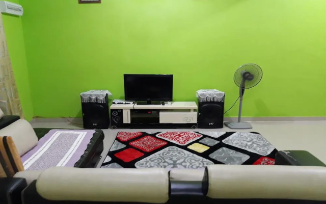 OYO 90215 Awani Homestay