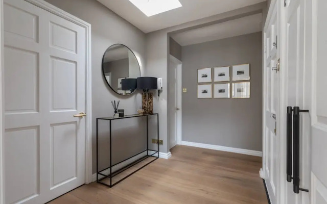 Princes Gate Mews III by Onefinestay