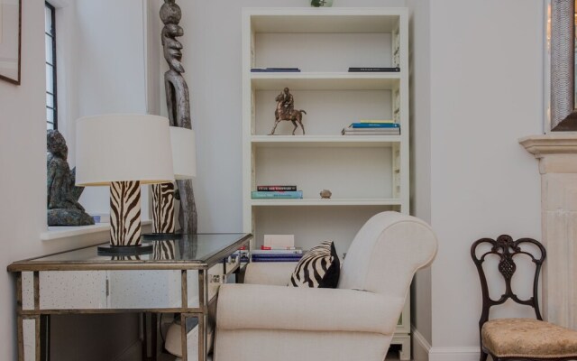 Exquisite Cadogan Square Knightsbridge Apartment