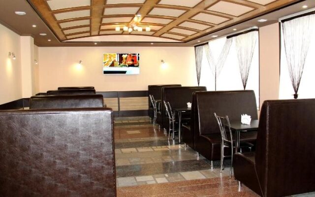 Oasis Hotel - Hostel
