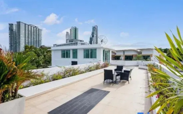 New 7BR Pool Villa with Slider - VVP31.4