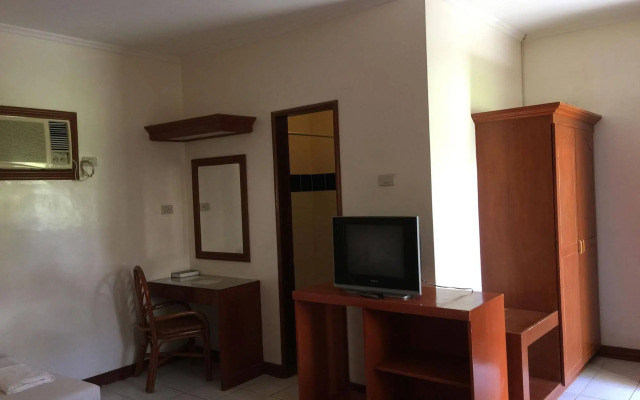 Alona Kew White Beach Resort