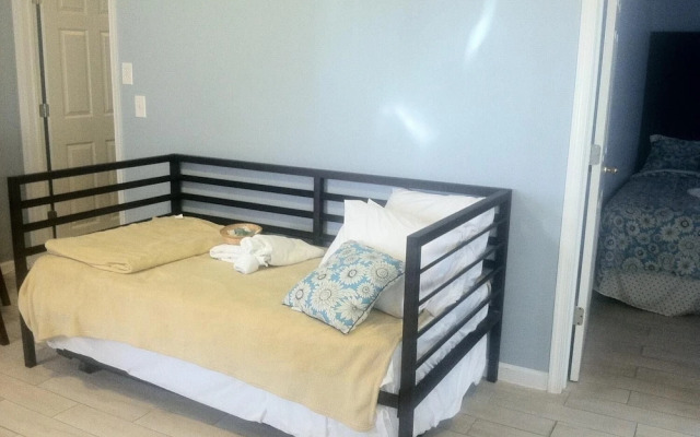 HC-121 Beach Haus