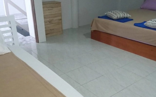 Easy Rooms and Minimart