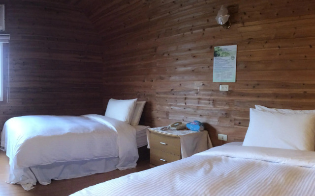 Fairy Lake Leisure Farm B & B
