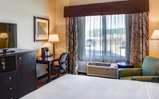 Holiday Inn Express & Suites Nevada by IHG