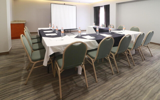 Hampton by Hilton Chihuahua