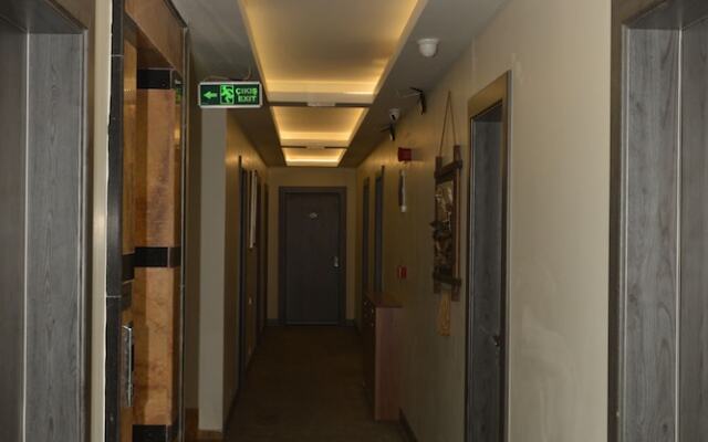 Ada Hotel