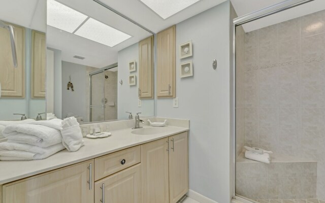 Beach One Bedroom Villa by Redawning