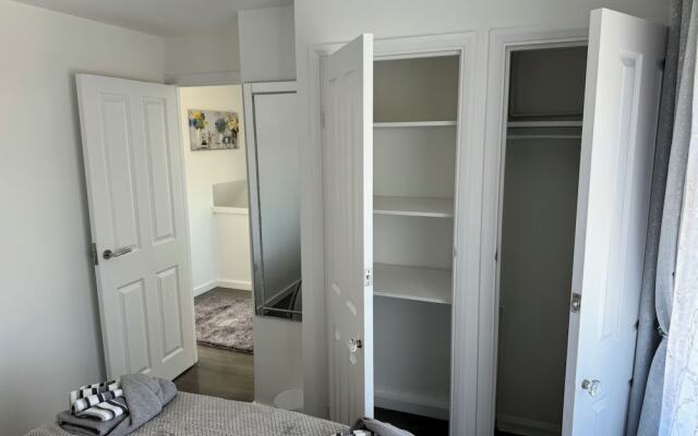 Modern 3-bed Hideaway Near Westgate With Parking