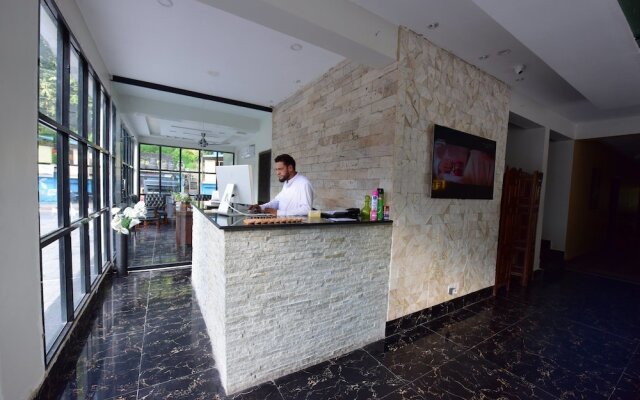 La Orilla Hotel