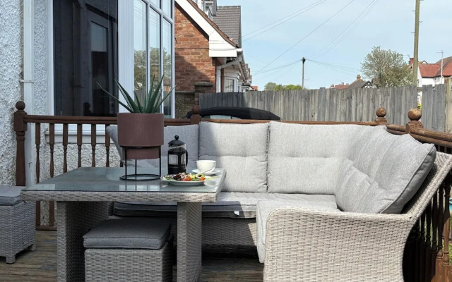 10 Guests - 5 Bedrooms - Free Parking - Petok