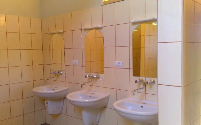 Turul Guesthouse and Camping