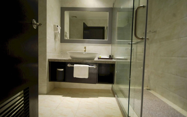 The Litz Hotel & Suites