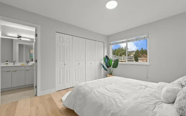 Vancouver Lake City Way Guesthouse