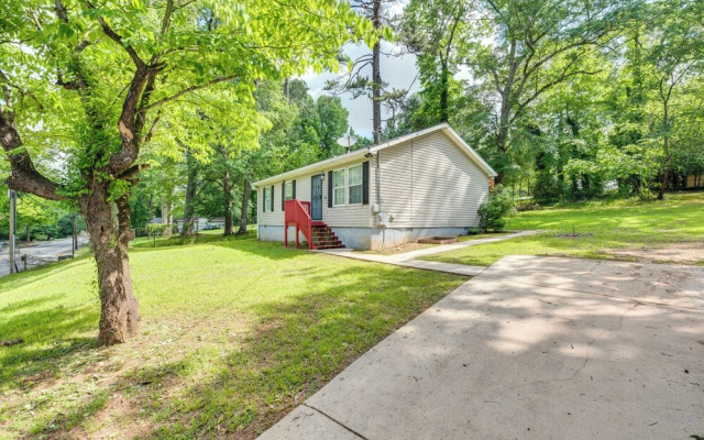 7 Mi to Downtown: Atlanta Home w/ Yard