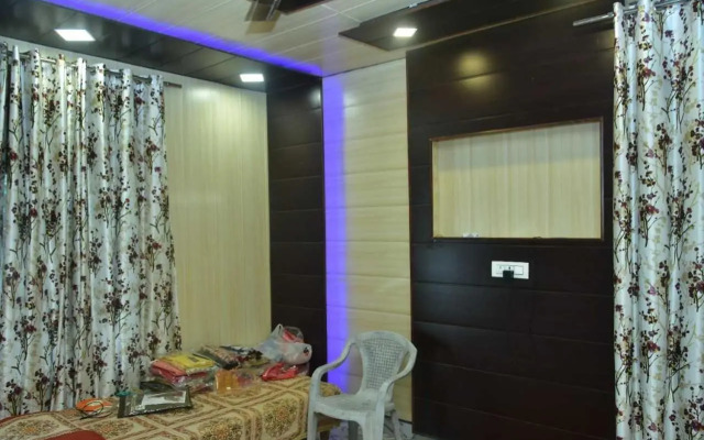 POP 92088 Neena''s Homestay