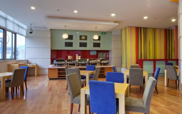 Holiday Inn Shanghai Jing'an by IHG