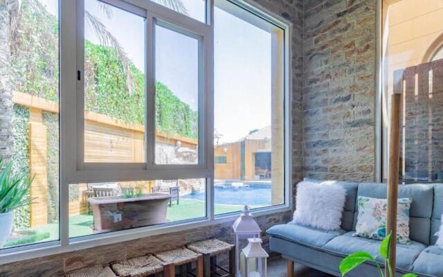 Cheerful 5-Bedroom Villa with Pool