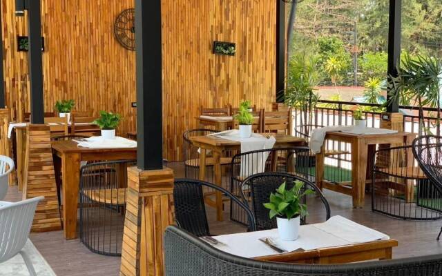 Momento Bangtao Beach