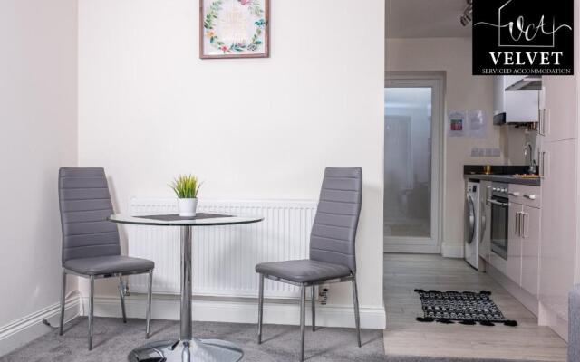 1 Bed House , Free WiFi,Free Parking,Leasure,Business
