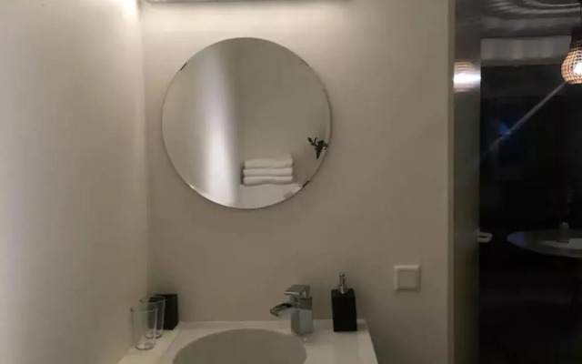 Private top floor, 150 m from the beach!