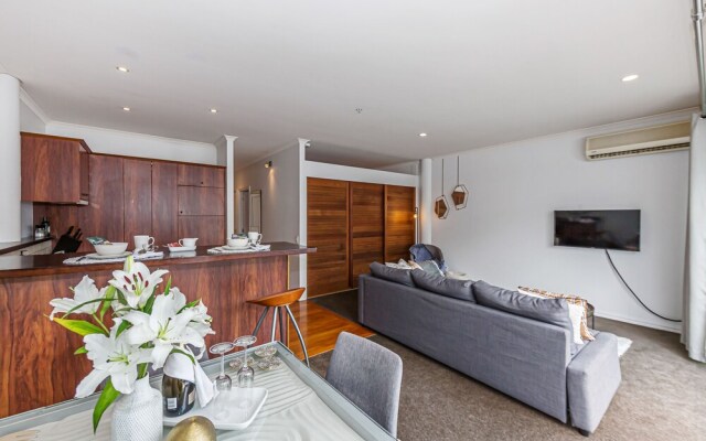 Premium 1BR Apartment at Princes Wharf