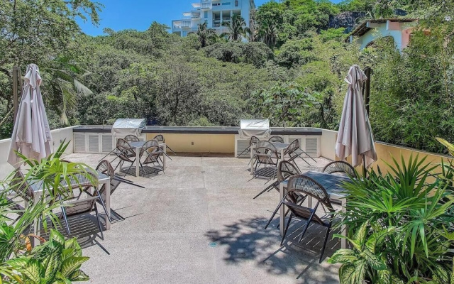 Luxury 2 BR Condo in the Jungle - Oceanview Pool