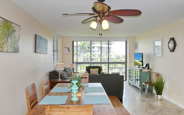 Condo With Pool, View of Clam Bay and Walk to Beach