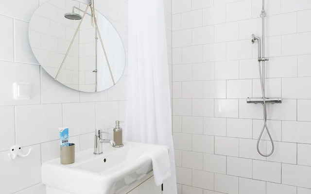 Modern Apartment in the Beautiful Neighborhood