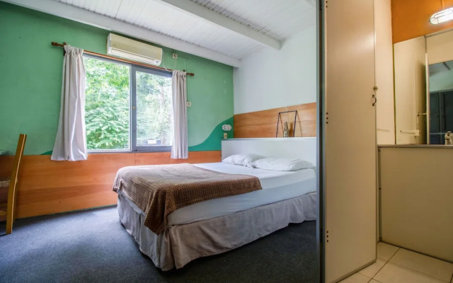 Mundaka Hostel y Bar - Adults Only