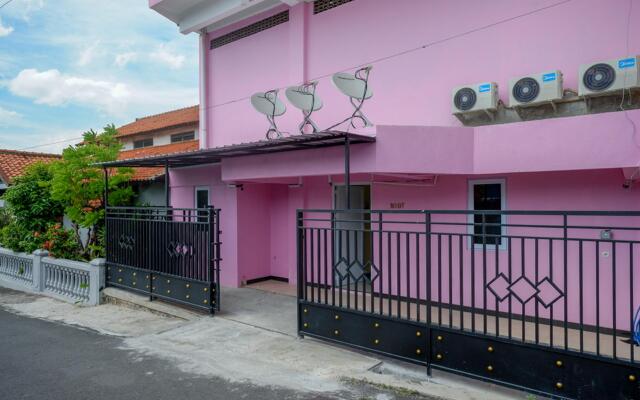 RedDoorz @ Jalan Gatot Subroto Semarang