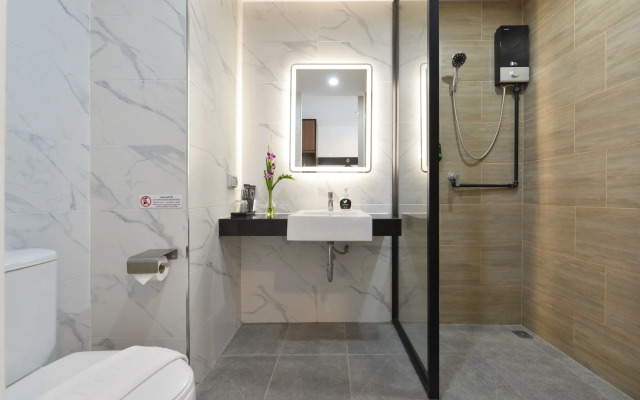 Gate43 Airport Hotel