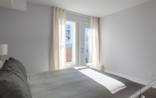 3 bedrooms 2 bathrooms Mont-Royal Apartment by Lux Montreal Vacations Rentals