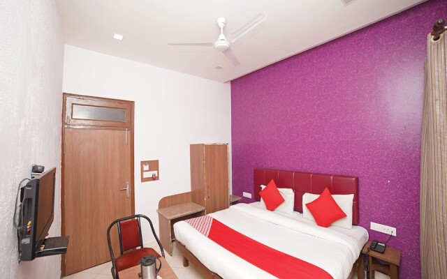 Oyo 7872 Amber Hotel