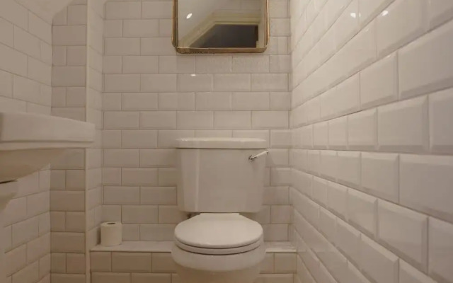 The Bell at Broadway