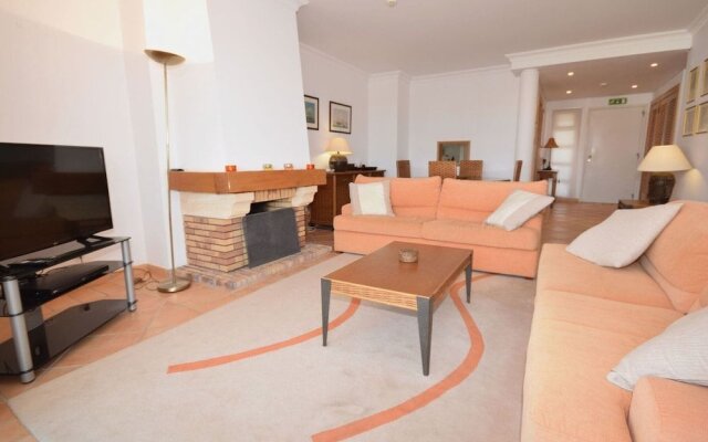 Spacious Apartment in Quarteira With Swimming Pool
